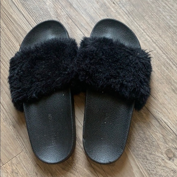 steve madden fluffy slides